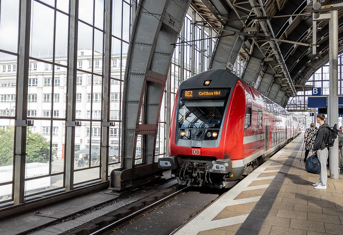 Bahnhof Alexanderplatz: Regionalexpress nach Cottbus Berlin
