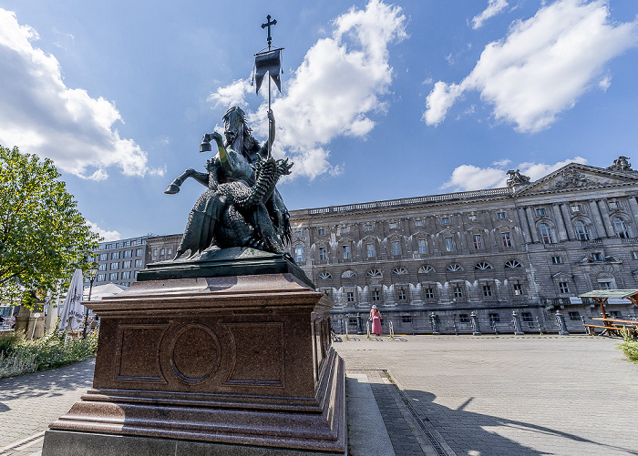 Nikolaiviertel: Propststraße - Bronzestatue Heiliger St. Georg Berlin