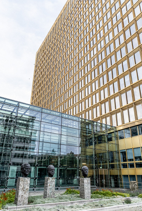 Rudi-Dutschke-Straße: Denkmal Väter der Einheit George Bush, Helmut Kohl und Michail S. Gorbatschow Berlin