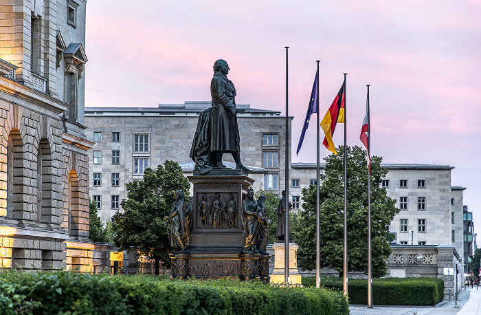 Niederkirchnerstraße: Statue Heinrich Friedrich Karl vom und zum Stein, Abgeordnetenhaus von Berlin Berlin