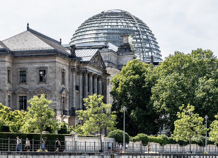 Reichstagufer mit dem Reichstagspräsidentenpalais und dem Reichstagsgebäude Berlin