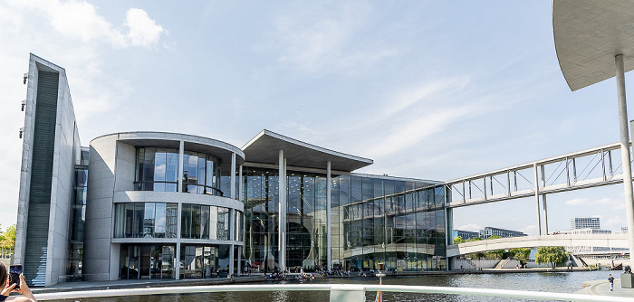 Paul-Löbe-Haus, Spree mit dem Marie-Elisabeth-Lüders-Steg Berlin