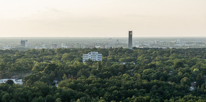 Blick von der Field Station Berlin (Teufelsberg): Westend mit dem Glockenturm Berlin