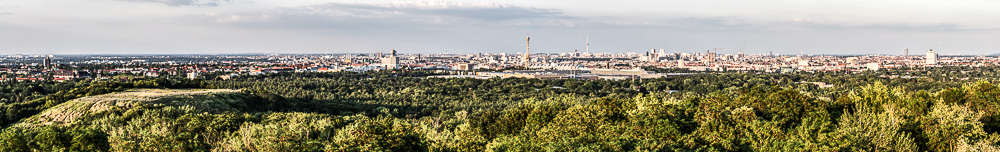 Blick von der Field Station Berlin (Teufelsberg): Grunewald, Stadtzentrum Berlin