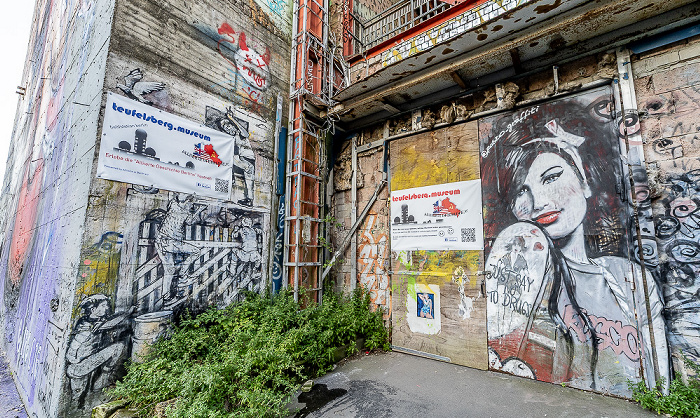 Teufelsberg: Field Station Berlin - Street Art Berlin
