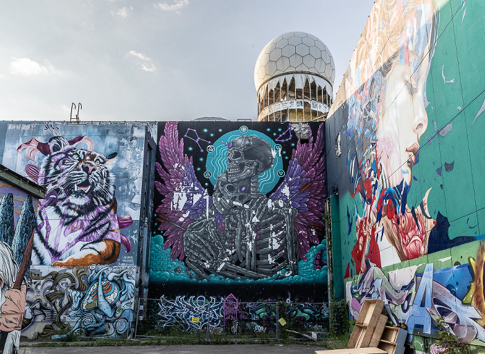 Teufelsberg: Field Station Berlin - Street Art Berlin