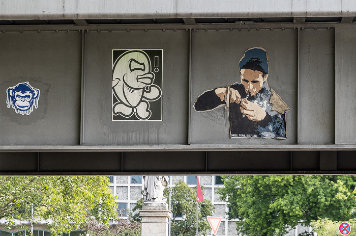 Mehringplatz / Hallesches Ufer: Viadukt der Linie U1 - Street Art Berlin