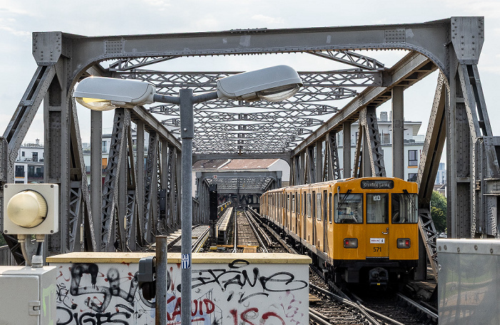 Blick vom U-Bahnhof Gleisdreieck: Viadukt der Linie U2 Berlin