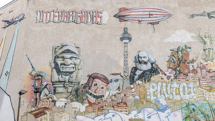 Luckenwalder Straße: DHL Zustellbasis - Street Art Berlin
