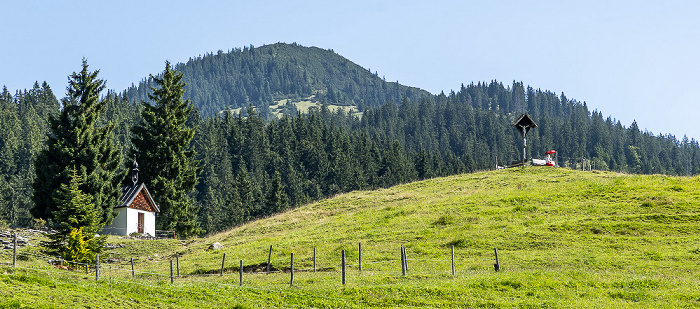 Kapelle Mariä Himmelfahrt (links) Winklmoosalm