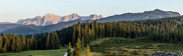 Loferer Steinberge (links), Steinplatte (rechts) Winklmoosalm