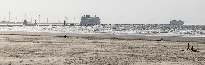 Strand, Nordsee, Nieuwe Waterweg mit dem Maasmond, Maasvlakte Hoek van Holland