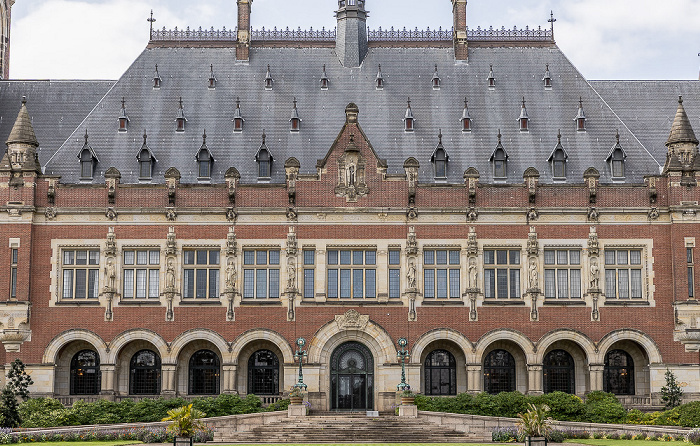 Vredespaleis (Friedenspalast) mit dem Cour internationale de Justice / International Court of Justice (Internationaler Gerichtshof) Den Haag
