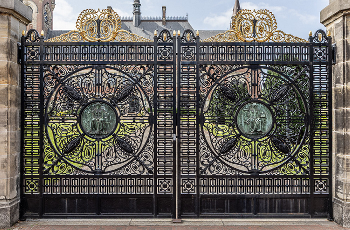 Vredespaleis (Friedenspalast) mit dem Cour internationale de Justice / International Court of Justice (Internationaler Gerichtshof) Den Haag