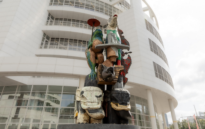 Kalvermarkt / Spui: Skulptur Frog with Umbrella (von Karel Appel) Den Haag