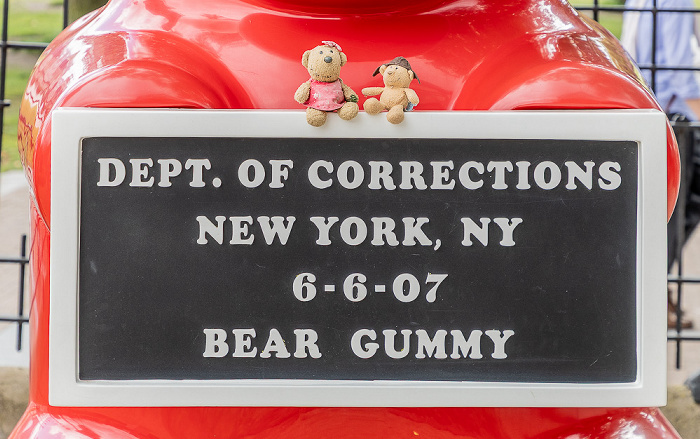 Moco Museum: Gummy Bear Mugshot (von Künstlers Frankey) - Teddine und Ted Amsterdam