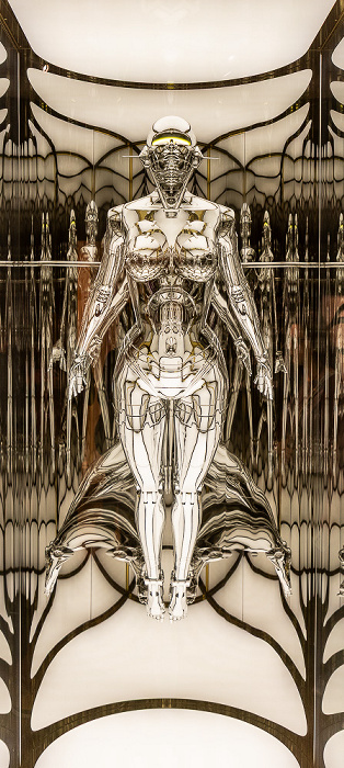 Moco Museum: Sexy Robot (von Hajime Sorayame) Amsterdam