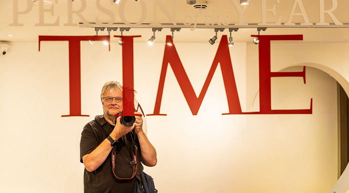 Moco Museum: TIME Magazine-Spiegelkunstwerk (von Mungo Thomson) - Jürgen Amsterdam