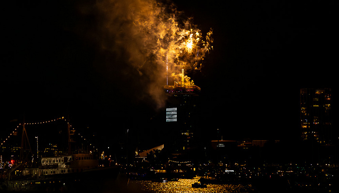 IJ (SAIL Amsterdam 2025): Feuerwerk über dem A'DAM Toren Amsterdam
