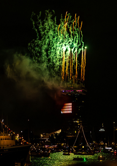 IJ (SAIL Amsterdam 2025): Feuerwerk über dem A'DAM Toren Amsterdam