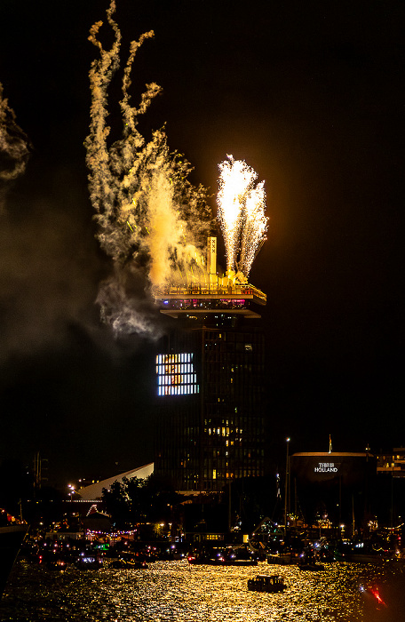IJ (SAIL Amsterdam 2025): Feuerwerk über dem A'DAM Toren Amsterdam