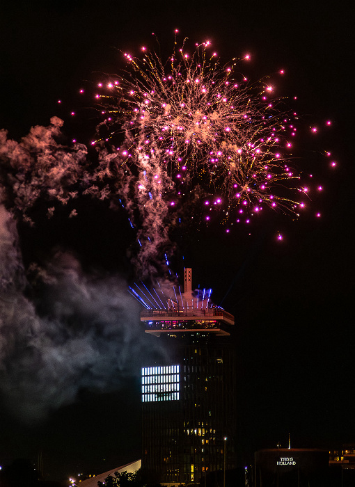 IJ (SAIL Amsterdam 2025): Feuerwerk über dem A'DAM Toren Amsterdam