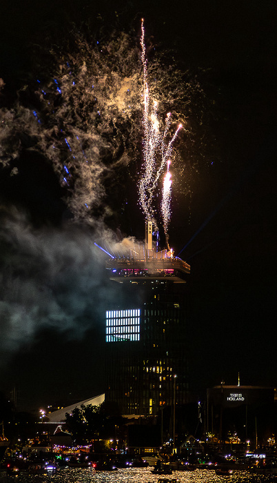 IJ (SAIL Amsterdam 2025): Feuerwerk über dem A'DAM Toren Amsterdam