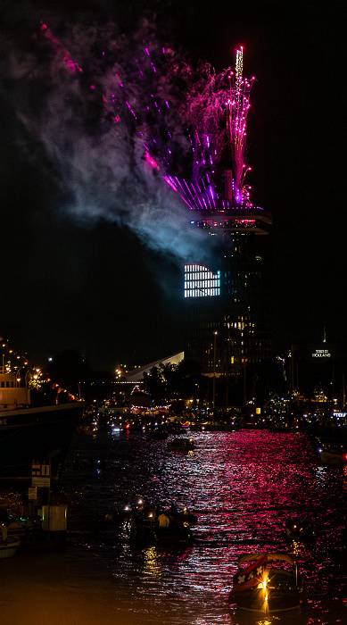 IJ (SAIL Amsterdam 2025): Feuerwerk über dem A'DAM Toren Amsterdam