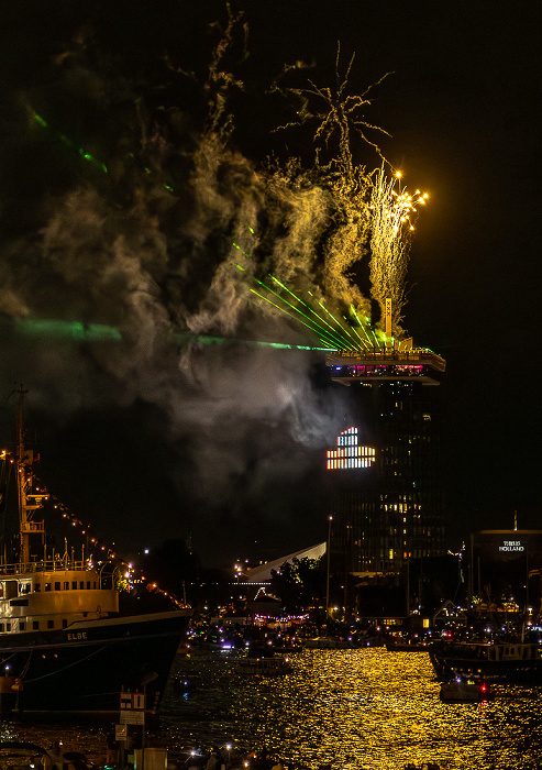 IJ (SAIL Amsterdam 2025): Feuerwerk über dem A'DAM Toren Amsterdam