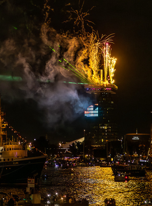 IJ (SAIL Amsterdam 2025): Feuerwerk über dem A'DAM Toren Amsterdam