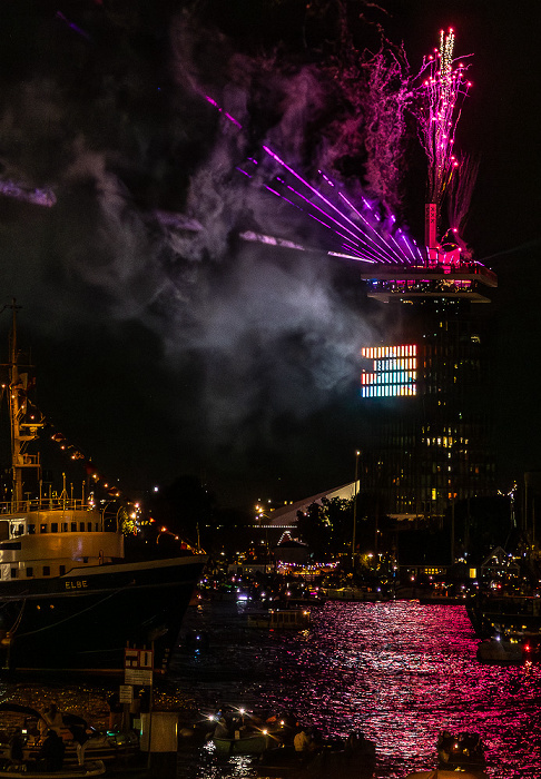 IJ (SAIL Amsterdam 2025): Feuerwerk über dem A'DAM Toren Amsterdam