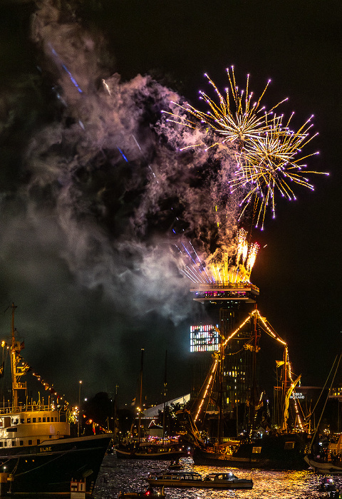 IJ (SAIL Amsterdam 2025): Feuerwerk über dem A'DAM Toren Amsterdam
