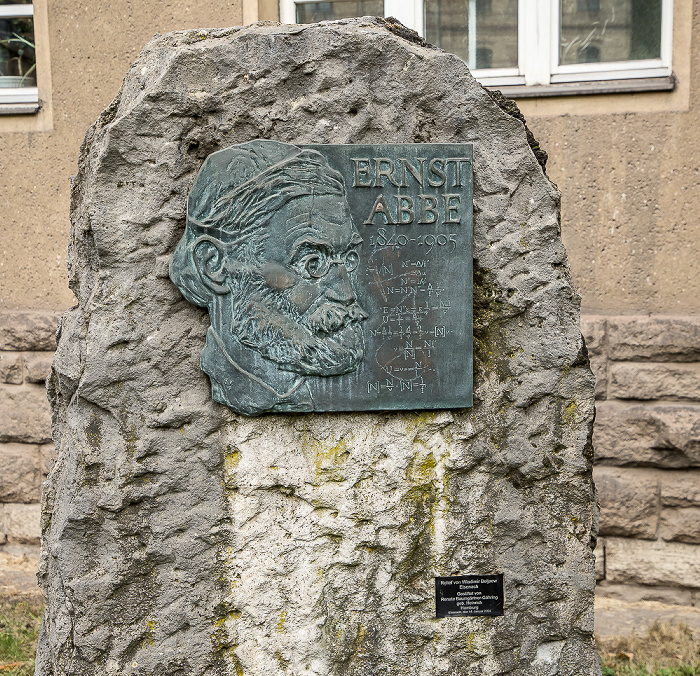 Wartburgallee: Ernst-Abbe-Denkmal Eisenach