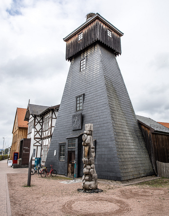 An den Gradierhäusern: Historischer Förderturm Bad Salzungen