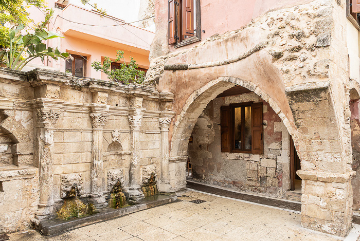 T. Petichaki Platz (Πλατεία Τ. Πετυχάκη): Rimóndi Brunnen (Kρήνη Rimondi) Rethymno