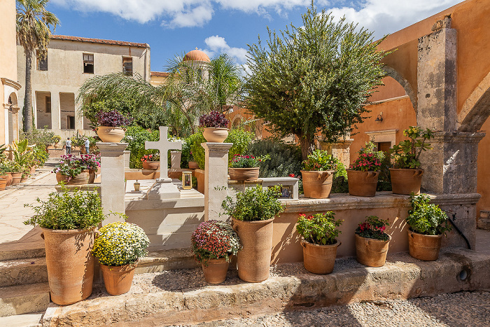 Moni Agia Triada Akrotiri