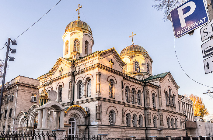 Bulevardul Ștefan cel Mare și Sfânt / Strada Serghei Lazo: Biserica Schimbarea la Față Chișinău