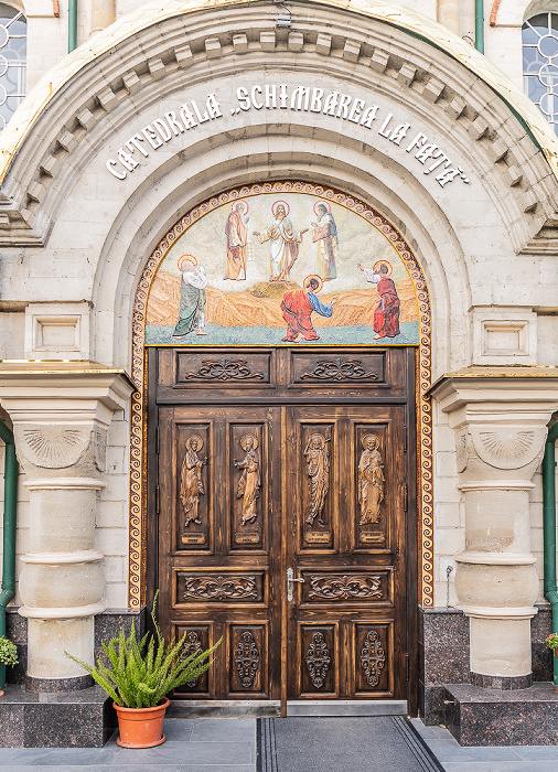 Bulevardul Ștefan cel Mare și Sfânt: Biserica Schimbarea la Față Chișinău