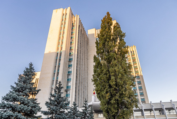 Bulevardul Ștefan cel Mare și Sfânt: Judecătoria Chișinău (Sediul Centru) Chișinău