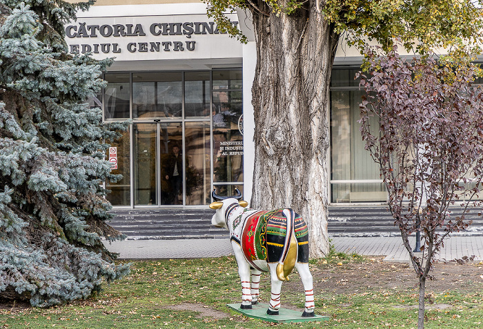 Bulevardul Ștefan cel Mare și Sfânt: Judecătoria Chișinău (Sediul Centru) Chișinău