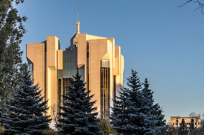 Bulevardul Ștefan cel Mare și Sfânt: Președinția Republicii Moldova Chișinău