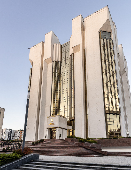 Bulevardul Ștefan cel Mare și Sfânt: Președinția Republicii Moldova Chișinău