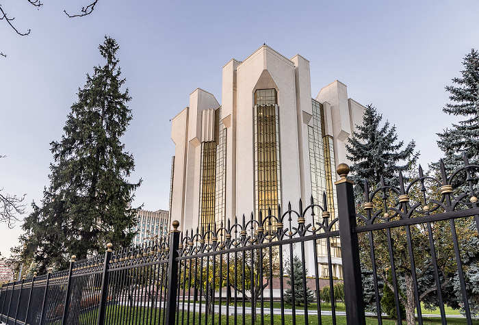 Bulevardul Ștefan cel Mare și Sfânt: Președinția Republicii Moldova Chișinău