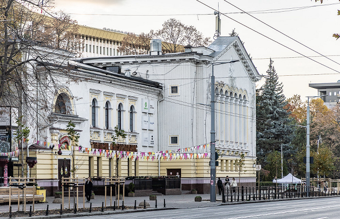 Bulevardul Ștefan cel Mare și Sfânt: Cineplex Emil Loteanu Chișinău