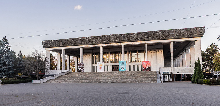 Scuarul Teatrului Național de Operă și Balet Maria Bieșu: Teatrul Național de Operă și Balet Maria Bieșu Chișinău