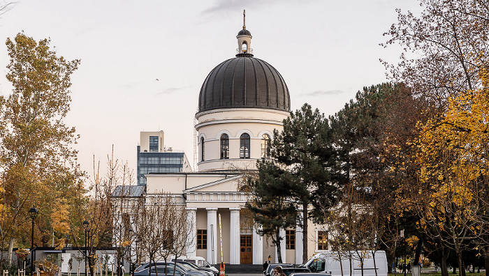 Grădina Catedralei: Catedrala Mitropolitană Nașterea Domnului (Kathedrale der Geburt des Herrn) Chișinău
