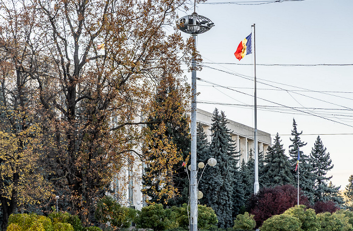 Bulevardul Ștefan cel Mare și Sfânt: Casa Guvernului Chișinău