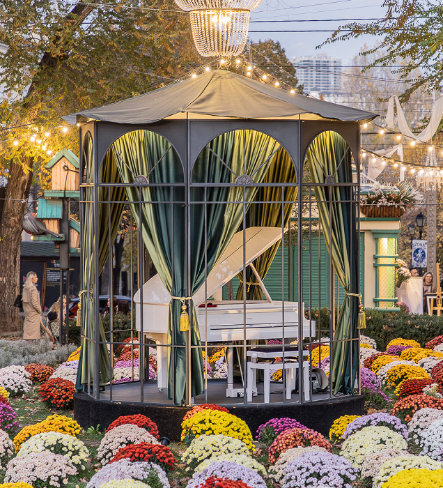 Grădina Catedralei: Bonjour Café Chișinău