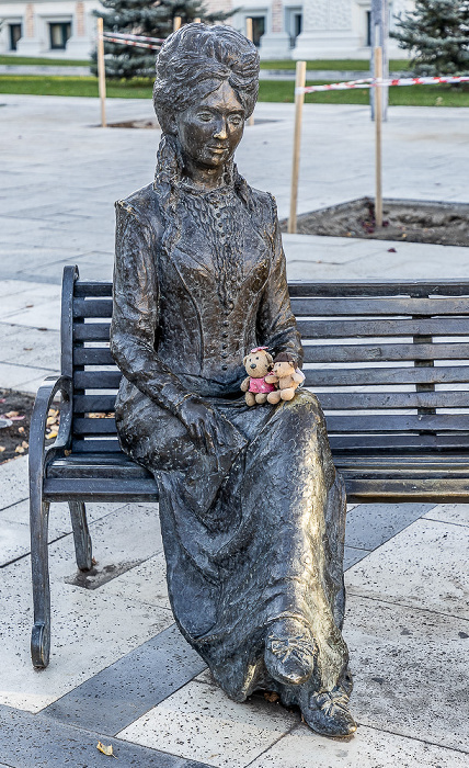 Chișinău Scuarul Mihai Eminescu: Sculptura Veronicăi Micle - Teddine und Ted
