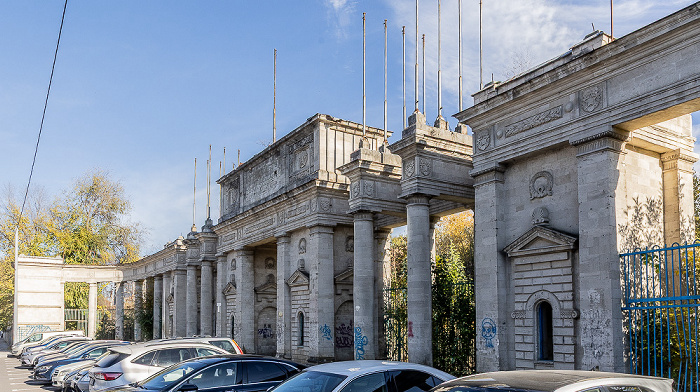 Strada Tighina: Ruinele Stadionului Republican Chișinău